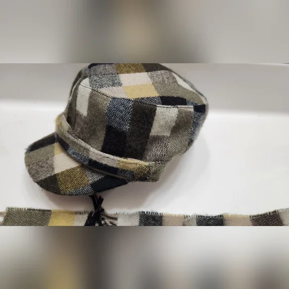 Plaid scarf and matching hat set in a checkered pattern with colors of brown - Picture 7 of 13